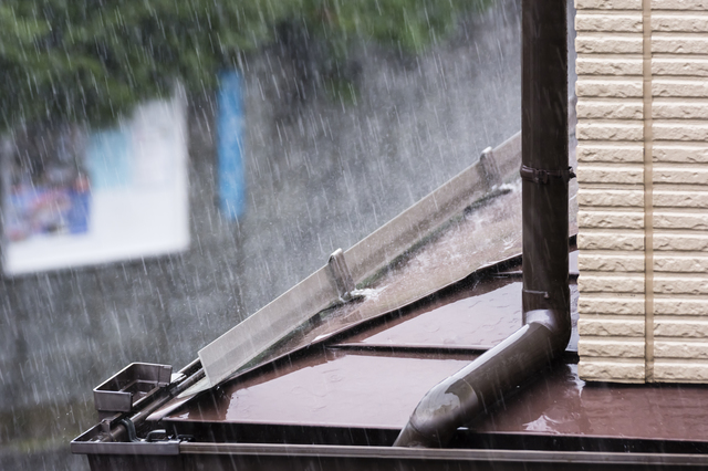 【知って納得】金属屋根の雨音を軽減する3つ方法～高槻市、向日市、長岡京市