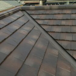 瓦の欠片が落ちてくる屋根をROOGA鉄平で葺き替えプラス熱さ対策～高槻市～